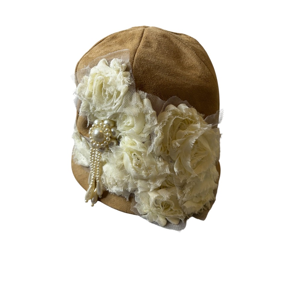 Vintage Doris Designed Tan Suede Cloche Hat Cream Fabric Flowers Pearl Brooch